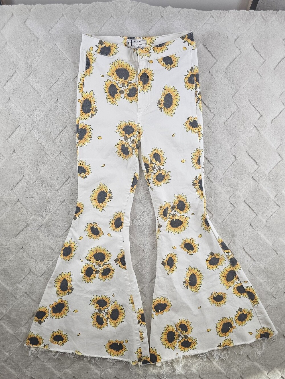 Free People Sunflower Print Flared Jeans Womens 27 Boho Hippie Y2K